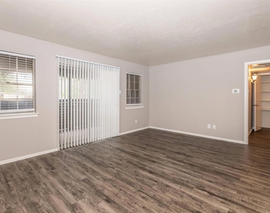 1212 Hampshire Ln - Photo Thumbnail 21