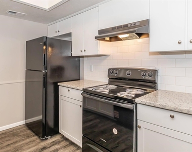 1212 Hampshire Ln - Photo Thumbnail 24