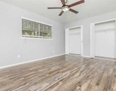 1212 Hampshire Ln - Photo Thumbnail 17