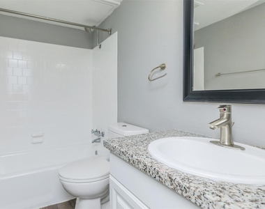 1212 Hampshire Ln - Photo Thumbnail 19