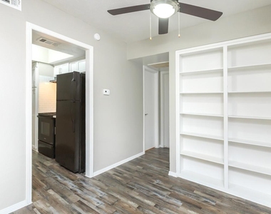 1212 Hampshire Ln - Photo Thumbnail 24