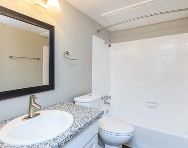 1212 Hampshire Ln - Photo Thumbnail 26