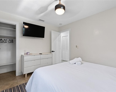 6822 S Wall Street - Photo Thumbnail 9