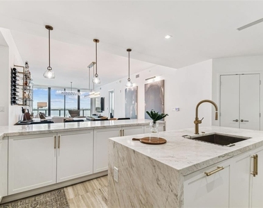 3101 Bayshore Boulevard - Photo Thumbnail 2