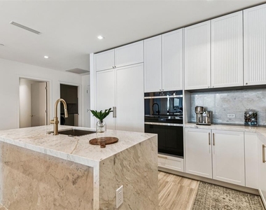 3101 Bayshore Boulevard - Photo Thumbnail 3