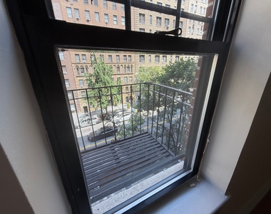 West 79th Street - Photo Thumbnail 4