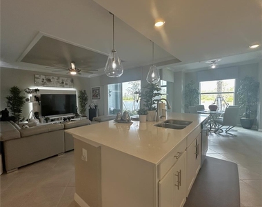 14261 Heritage Landing Boulevard - Photo Thumbnail 6