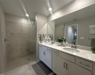 14261 Heritage Landing Boulevard - Photo Thumbnail 18