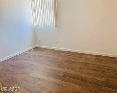 501 Slayton Drive - Photo Thumbnail 3