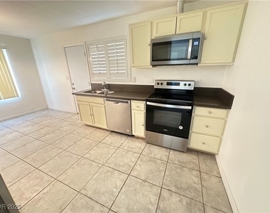 501 Slayton Drive - Photo Thumbnail 13