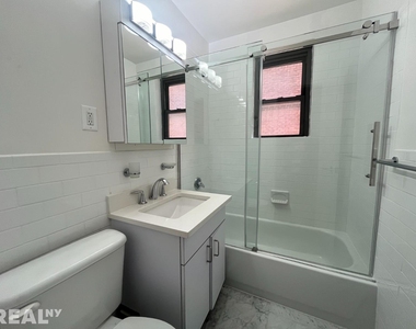 E 16th St - Photo Thumbnail 3