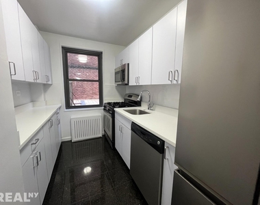 E 16th St - Photo Thumbnail 2