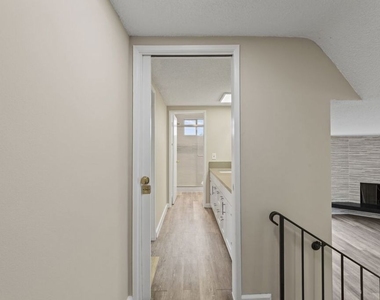1538 Stanford Street - Photo Thumbnail 5