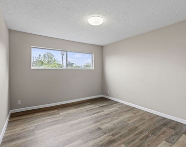 1538 Stanford Street - Photo Thumbnail 1