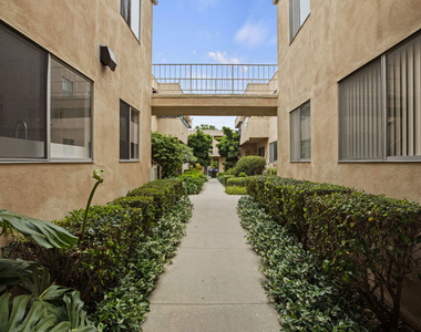 1538 Stanford Street - Photo Thumbnail 15