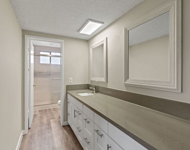 1538 Stanford Street - Photo Thumbnail 6