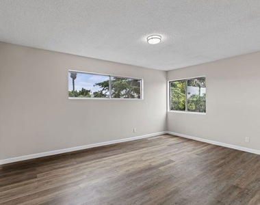 1538 Stanford Street - Photo Thumbnail 7