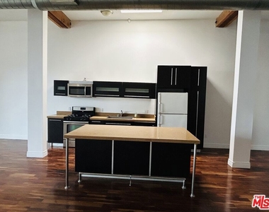 652 Mateo Street - Photo Thumbnail 2