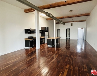 652 Mateo Street - Photo Thumbnail 4