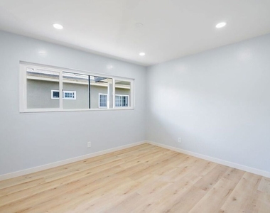 719 E 79th Street - Photo Thumbnail 3