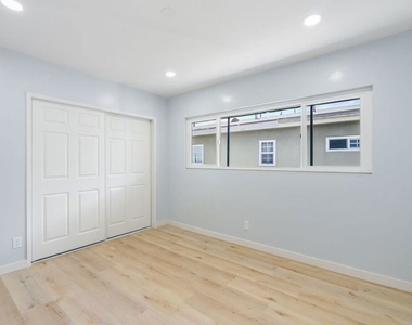719 E 79th Street - Photo Thumbnail 2