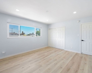719 E 79th Street - Photo Thumbnail 4