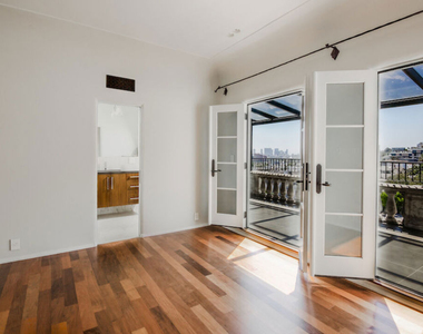 1302 Sweetzer Avenue - Photo Thumbnail 16