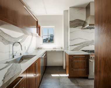 1302 Sweetzer Avenue - Photo Thumbnail 9