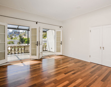 1302 Sweetzer Avenue - Photo Thumbnail 6
