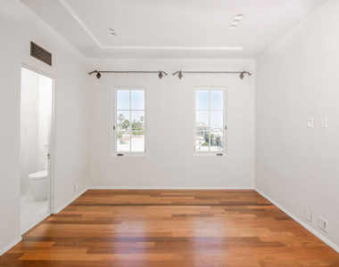 1302 Sweetzer Avenue - Photo Thumbnail 20