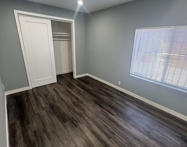 2911 W Florence Avenue - Photo Thumbnail 8