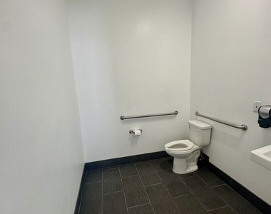 2911 W Florence Avenue - Photo Thumbnail 5
