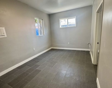 2911 W Florence Avenue - Photo Thumbnail 8