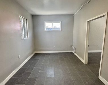 2911 W Florence Avenue - Photo Thumbnail 9