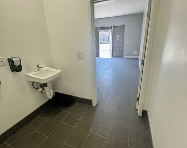 2911 W Florence Avenue - Photo Thumbnail 4