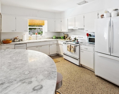 202 32nd Street - Photo Thumbnail 17