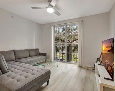 630 S Sapodilla Avenue - Photo Thumbnail 3