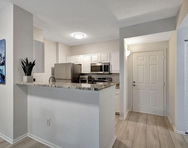630 S Sapodilla Avenue - Photo Thumbnail 9