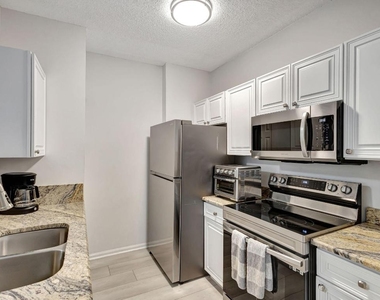 630 S Sapodilla Avenue - Photo Thumbnail 10