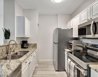 630 S Sapodilla Avenue - Photo Thumbnail 13