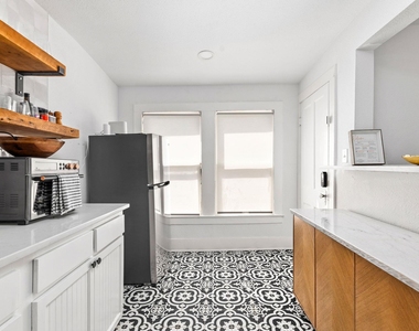 110 E Craig Pl - Photo Thumbnail 8