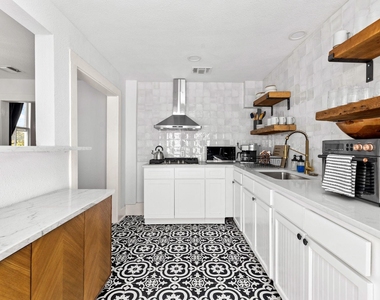 110 E Craig Pl - Photo Thumbnail 9