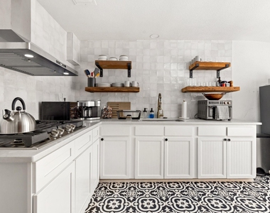 110 E Craig Pl - Photo Thumbnail 7