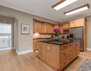 100 Hardwood Lane - Photo Thumbnail 12