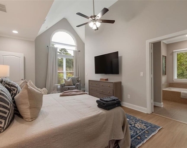 100 Hardwood Lane - Photo Thumbnail 17