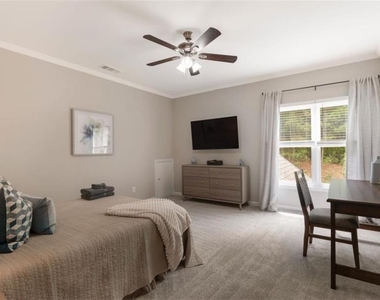 100 Hardwood Lane - Photo Thumbnail 25
