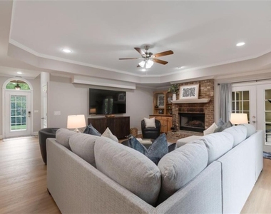100 Hardwood Lane - Photo Thumbnail 5
