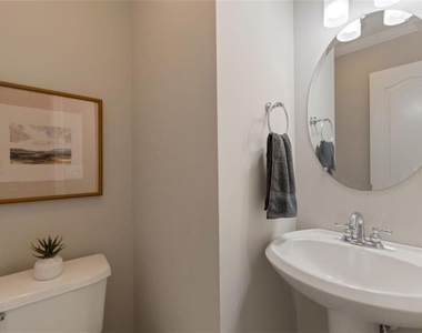 100 Hardwood Lane - Photo Thumbnail 14