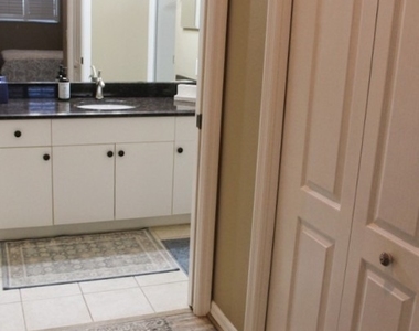 16685 Lake Circle Drive - Photo Thumbnail 15