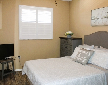 16685 Lake Circle Drive - Photo Thumbnail 10